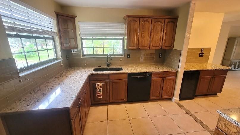 For Rent: $2,900 (3 beds, 2 baths, 1399 Square Feet)