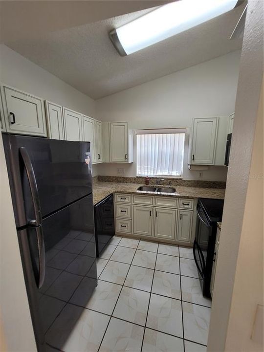 For Rent: $2,000 (2 beds, 2 baths, 1021 Square Feet)