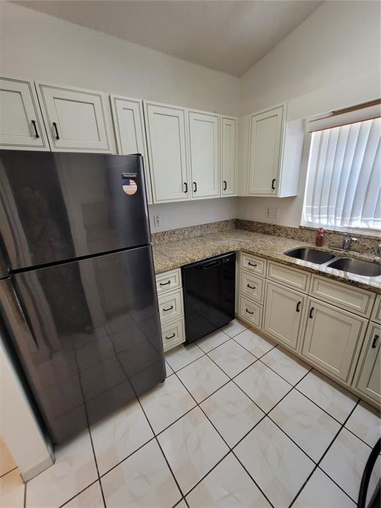 For Rent: $2,000 (2 beds, 2 baths, 1021 Square Feet)