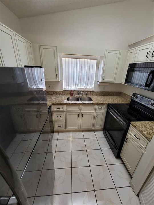 For Rent: $2,000 (2 beds, 2 baths, 1021 Square Feet)