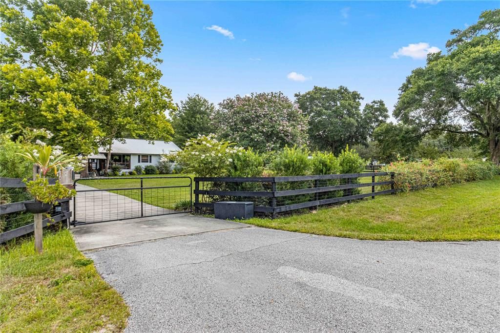 For Sale: $399,000 (3 beds, 2 baths, 1324 Square Feet)