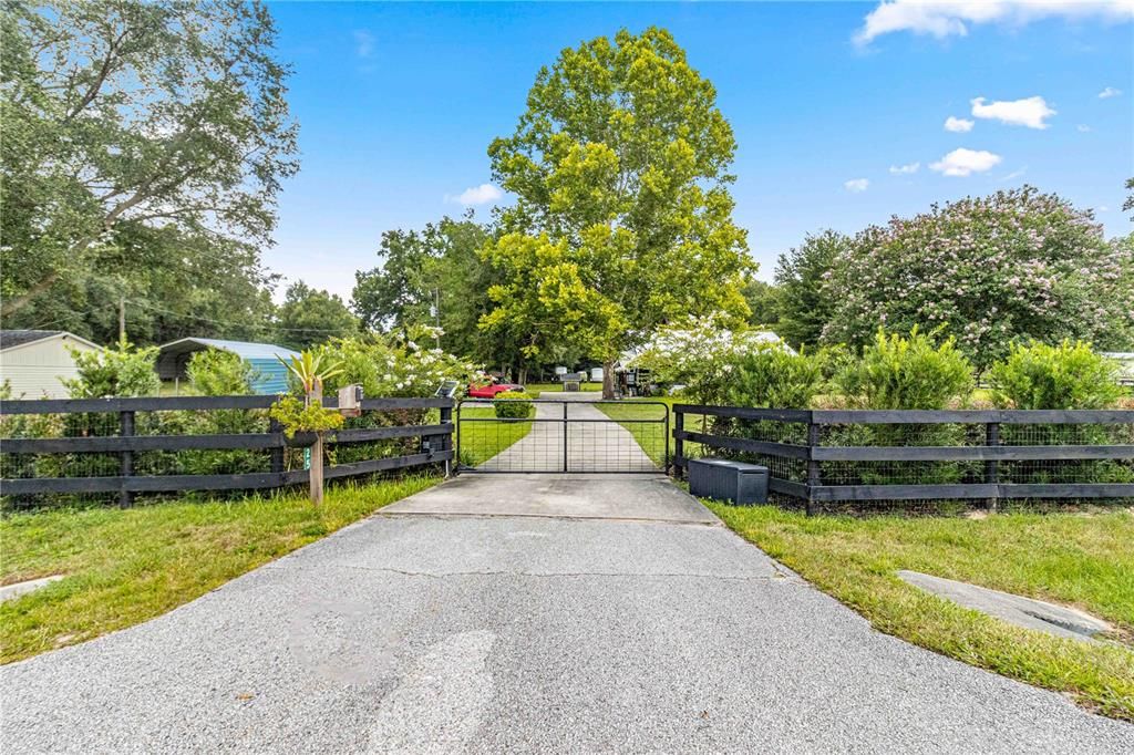 For Sale: $399,000 (3 beds, 2 baths, 1324 Square Feet)