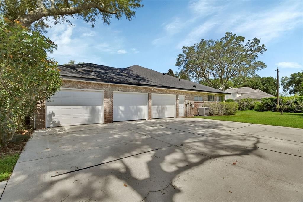 Oversized Side Entry 3 Car Garage