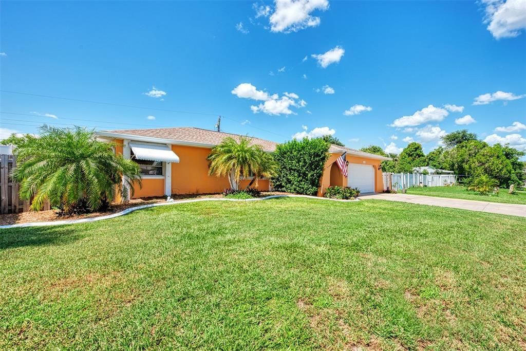 Active With Contract: $369,900 (3 beds, 2 baths, 1644 Square Feet)