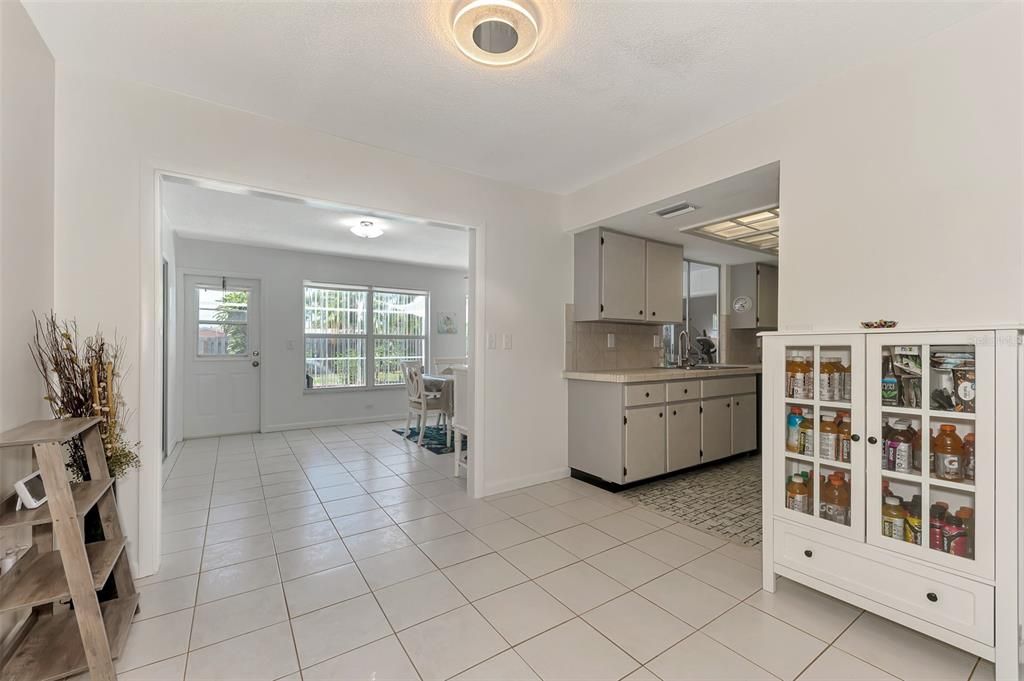 Active With Contract: $369,900 (3 beds, 2 baths, 1644 Square Feet)