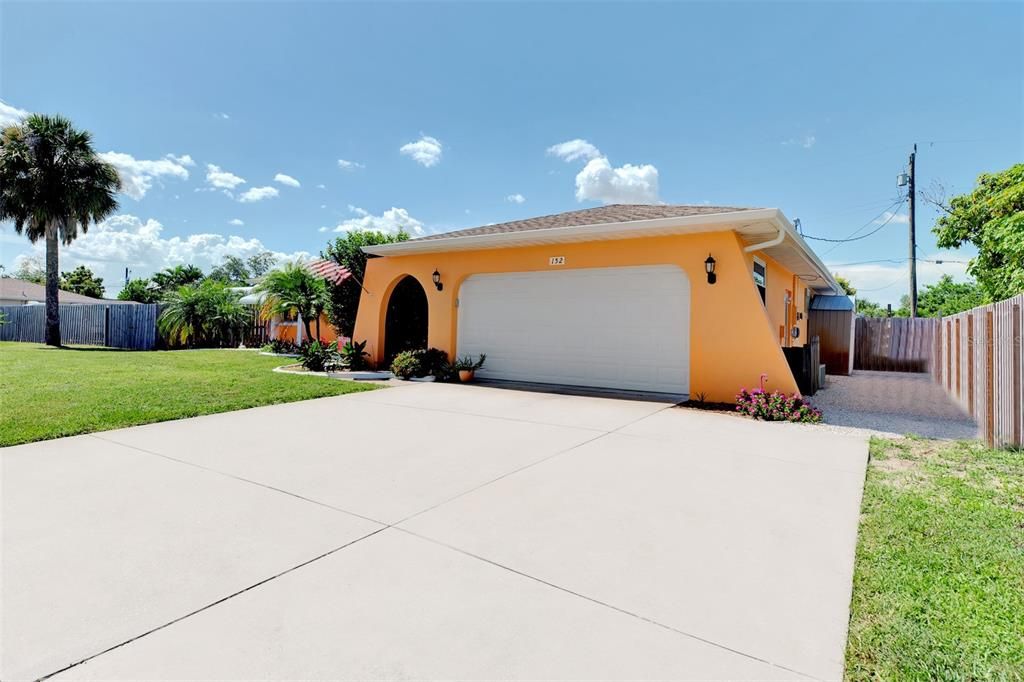 Active With Contract: $369,900 (3 beds, 2 baths, 1644 Square Feet)