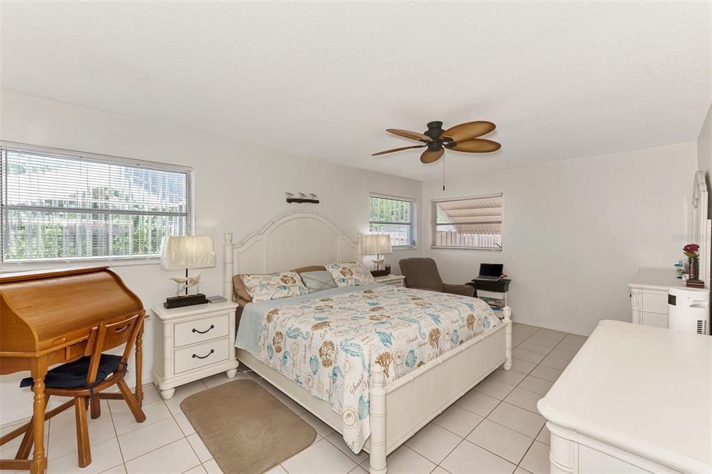 Active With Contract: $369,900 (3 beds, 2 baths, 1644 Square Feet)