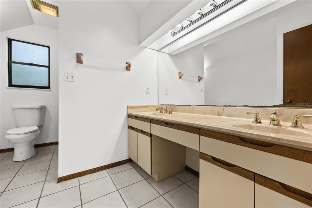 Active With Contract: $385,000 (4 beds, 2 baths, 1932 Square Feet)