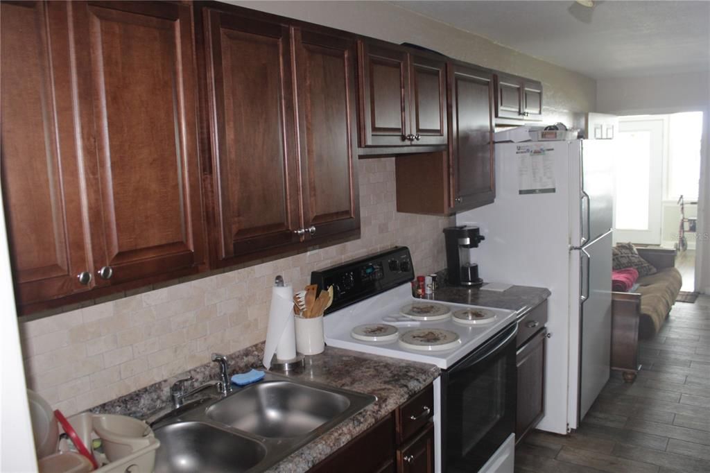 For Sale: $399,900 (2 beds, 2 baths, 2304 Square Feet)