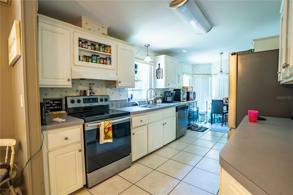 For Sale: $175,000 (3 beds, 2 baths, 1292 Square Feet)