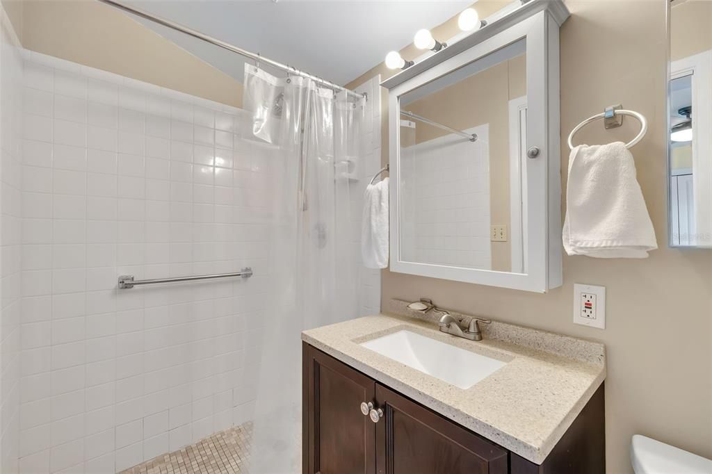 Active With Contract: $249,900 (2 beds, 2 baths, 1346 Square Feet)