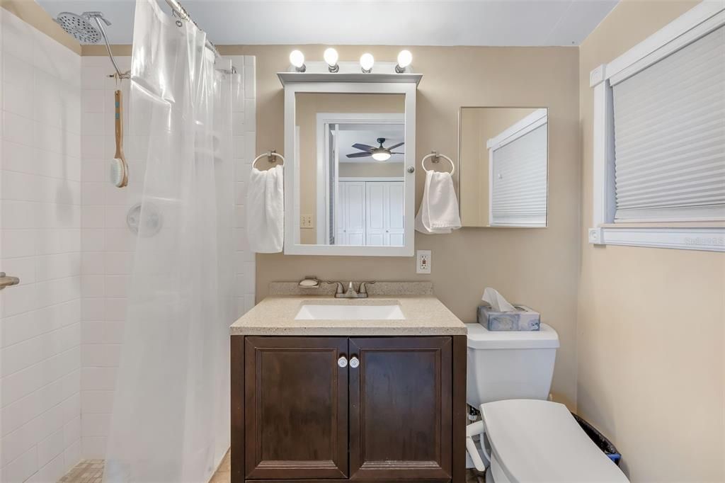 Active With Contract: $249,900 (2 beds, 2 baths, 1346 Square Feet)