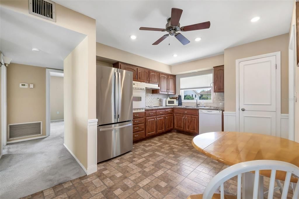 Active With Contract: $249,900 (2 beds, 2 baths, 1346 Square Feet)