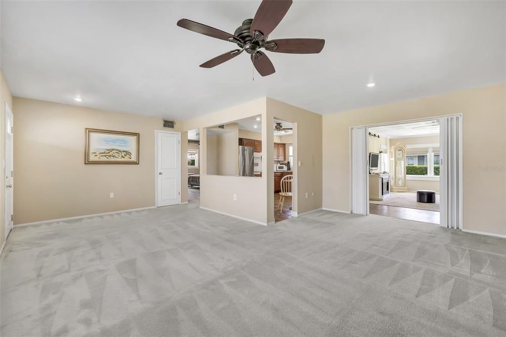 Active With Contract: $249,900 (2 beds, 2 baths, 1346 Square Feet)