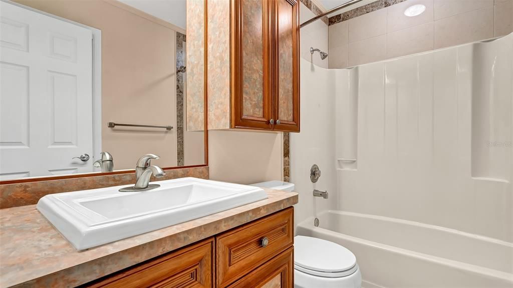 Active With Contract: $1,450 (2 beds, 1 baths, 840 Square Feet)