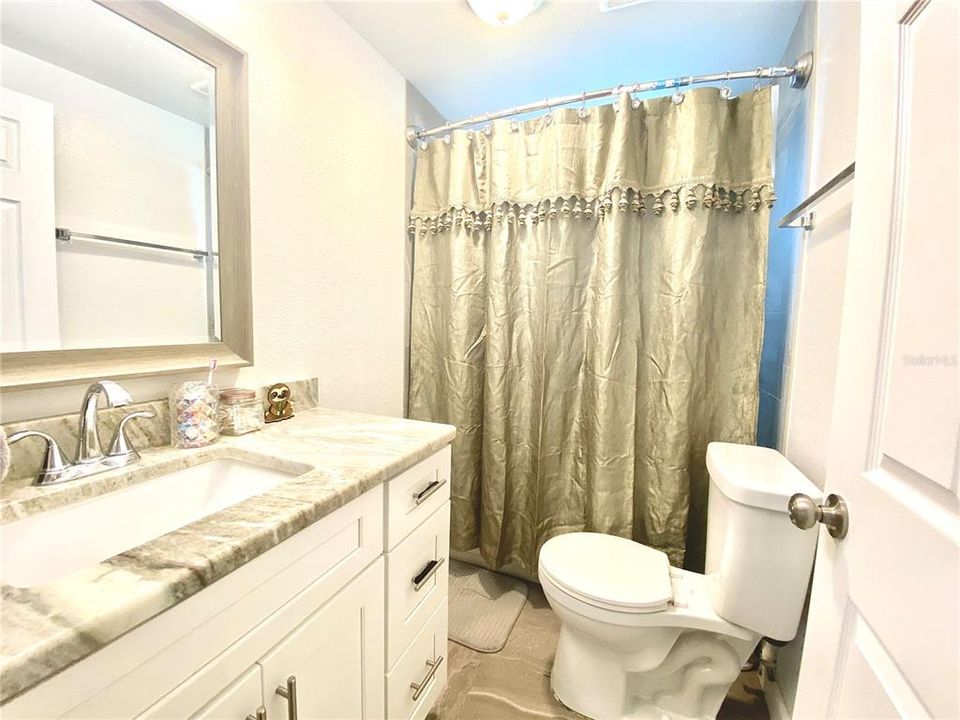 For Sale: $239,000 (2 beds, 1 baths, 1010 Square Feet)