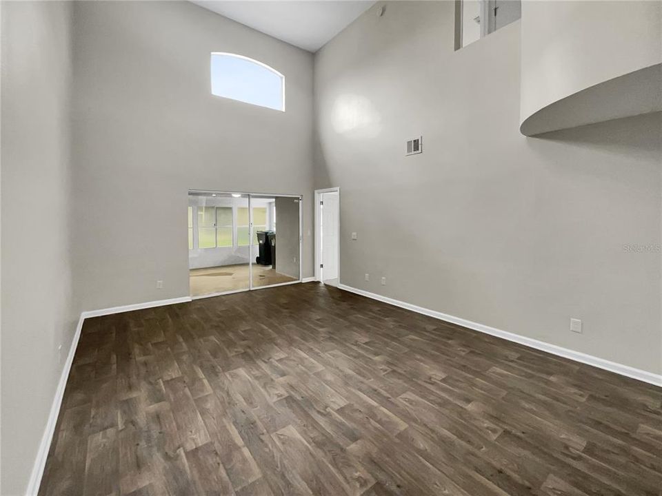 Active With Contract: $306,000 (3 beds, 2 baths, 1352 Square Feet)