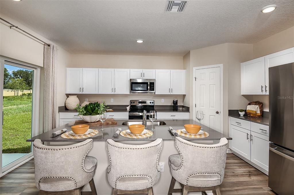 Active With Contract: $364,995 (5 beds, 3 baths, 2470 Square Feet)