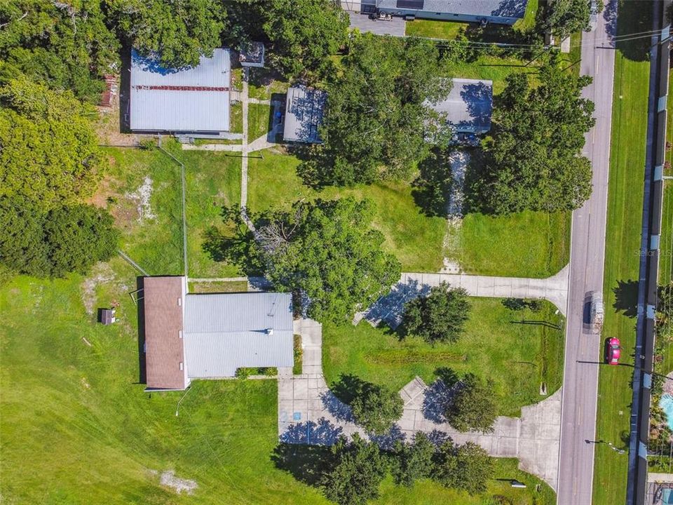 На продажу: $990,000 (3.25 acres)