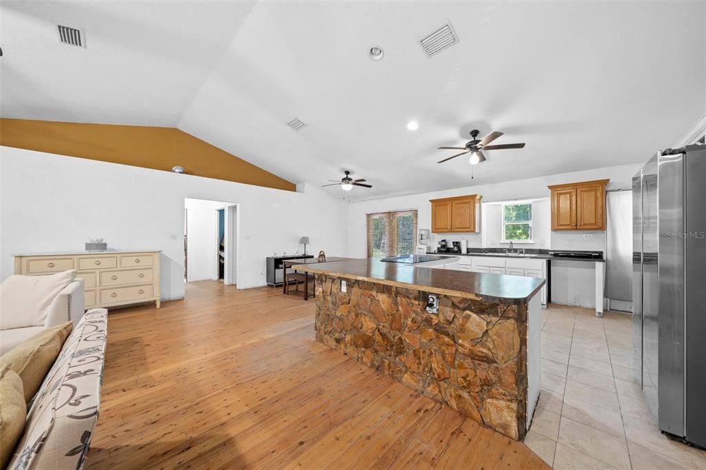 For Sale: $350,000 (3 beds, 2 baths, 1943 Square Feet)