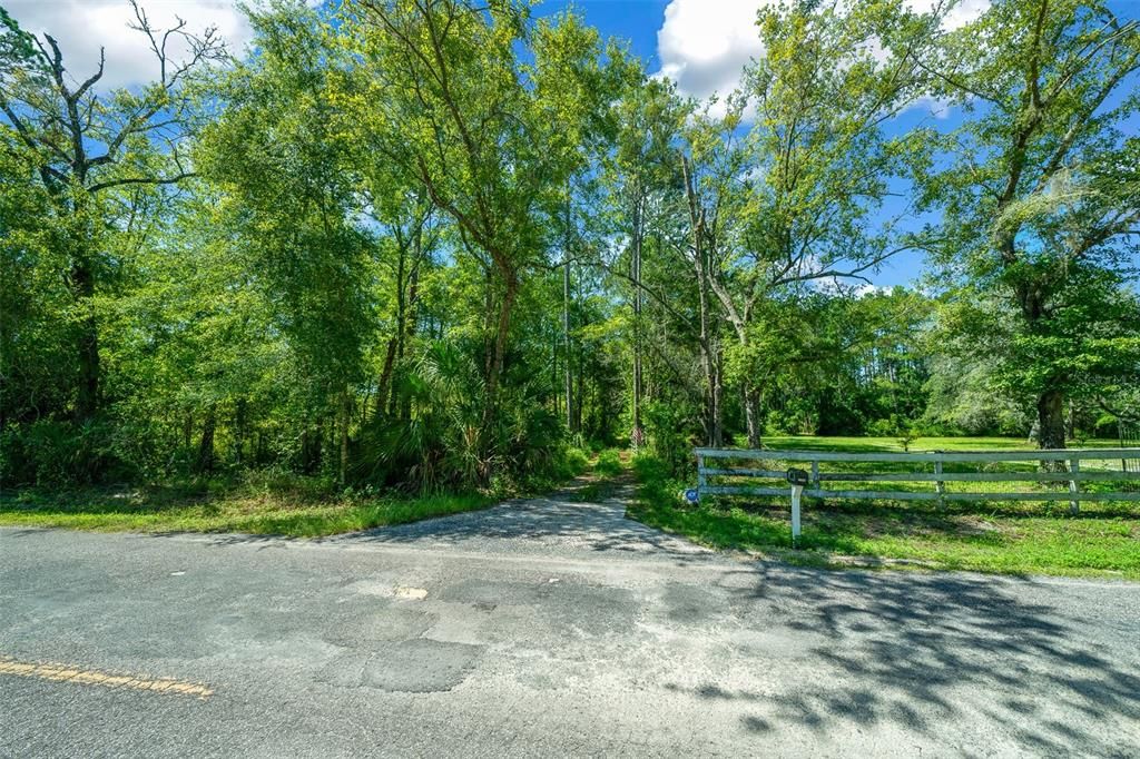 For Sale: $350,000 (3 beds, 2 baths, 1943 Square Feet)