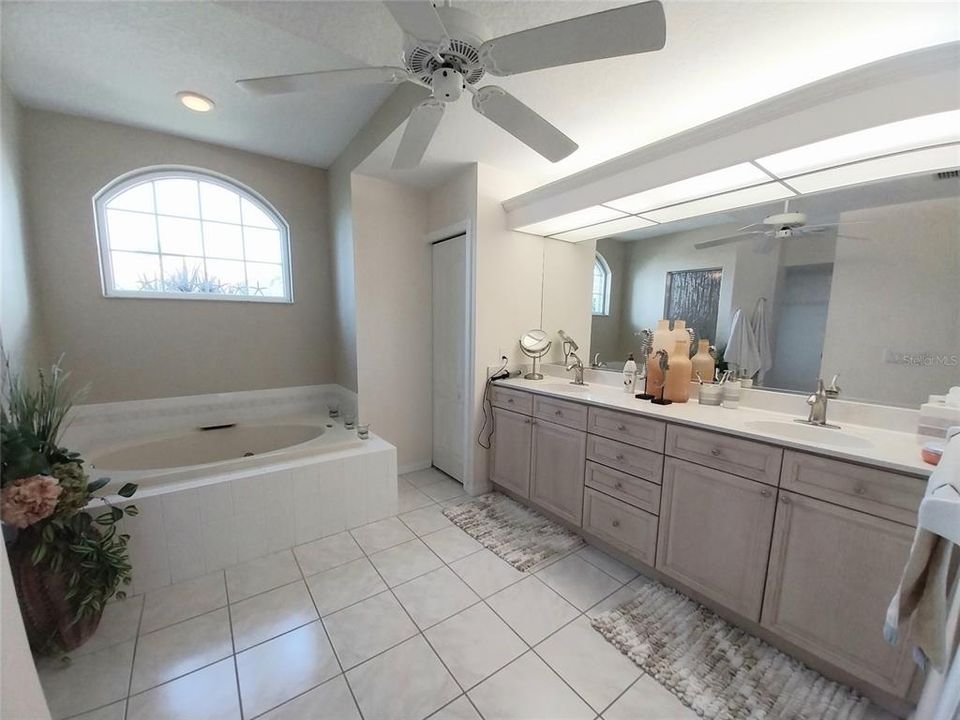 Active With Contract: $4,500 (3 beds, 2 baths, 1973 Square Feet)