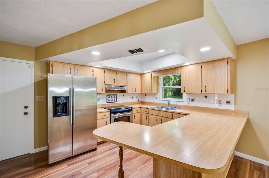 Kitchen with breakfast bar