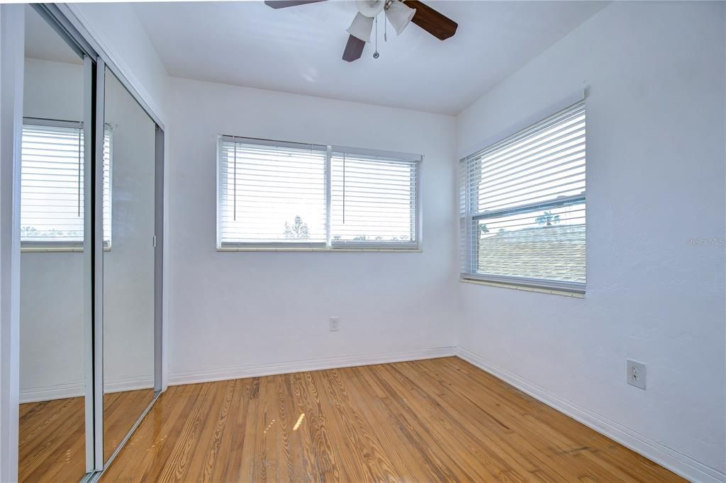 Active With Contract: $1,550 (1 beds, 1 baths, 480 Square Feet)