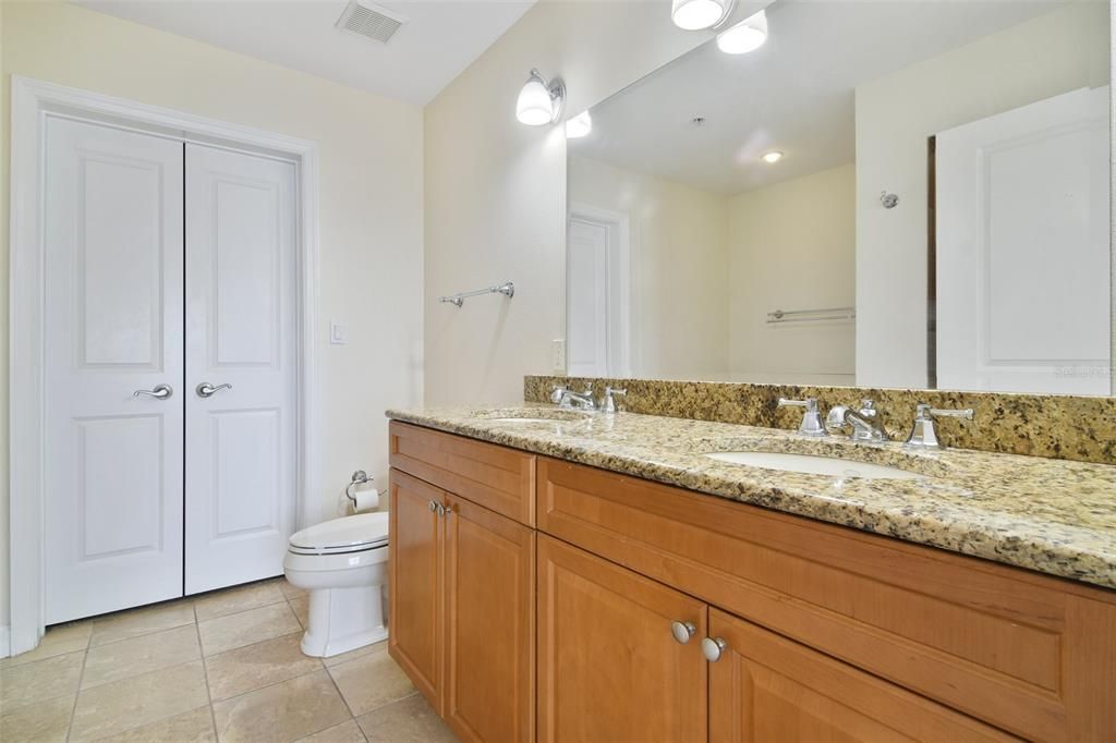 For Sale: $419,000 (2 beds, 2 baths, 1161 Square Feet)