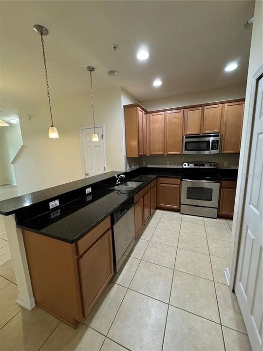 For Rent: $2,100 (3 beds, 2 baths, 1512 Square Feet)