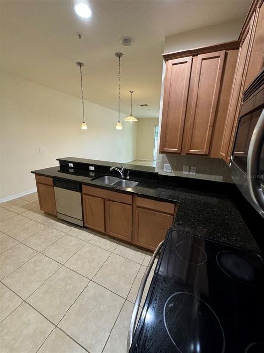 For Rent: $2,100 (3 beds, 2 baths, 1512 Square Feet)