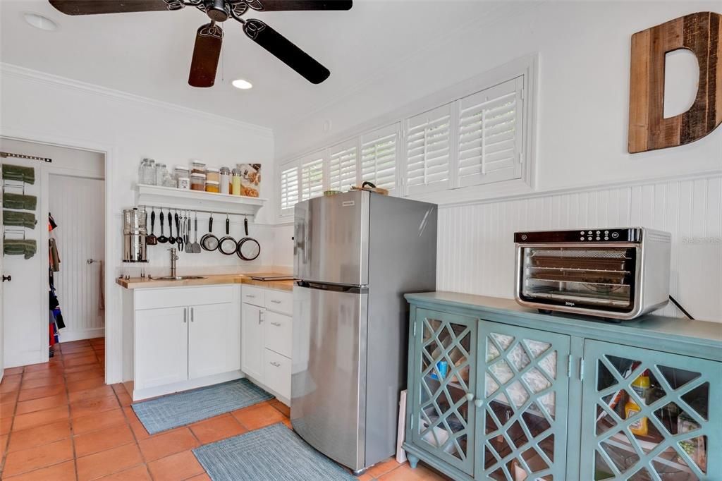 Stainless steel Refrigerator, Ceiling Fan.