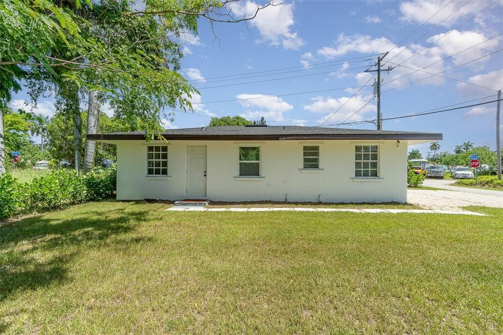 For Sale: $229,000 (3 beds, 1 baths, 912 Square Feet)