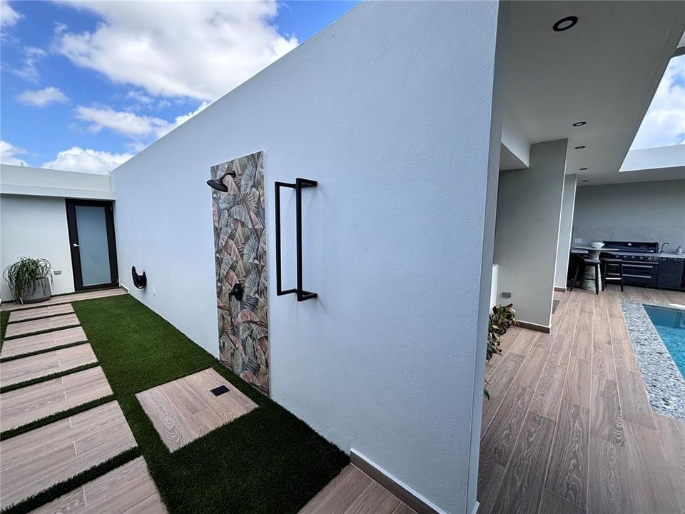 En Venta: $1,400,000 (4 camas, 3 baños, 2324 Pies cuadrados)