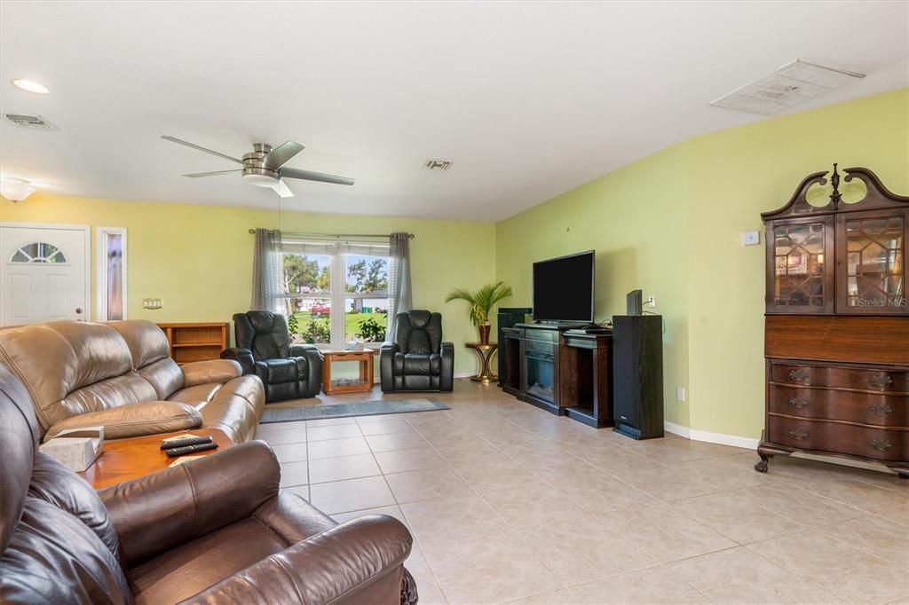 For Sale: $340,000 (3 beds, 2 baths, 1625 Square Feet)