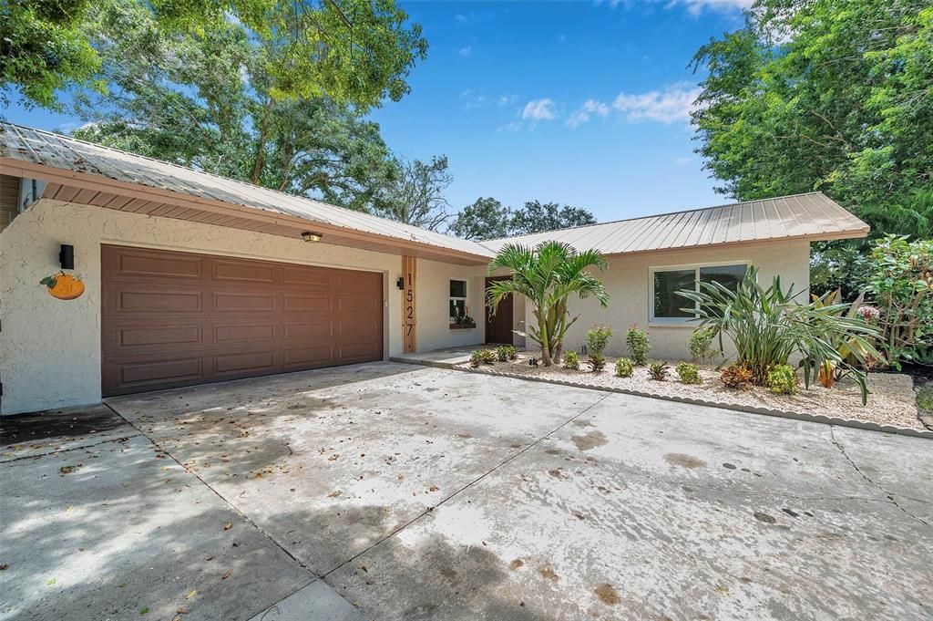 Recently Sold: $550,000 (4 beds, 2 baths, 1568 Square Feet)