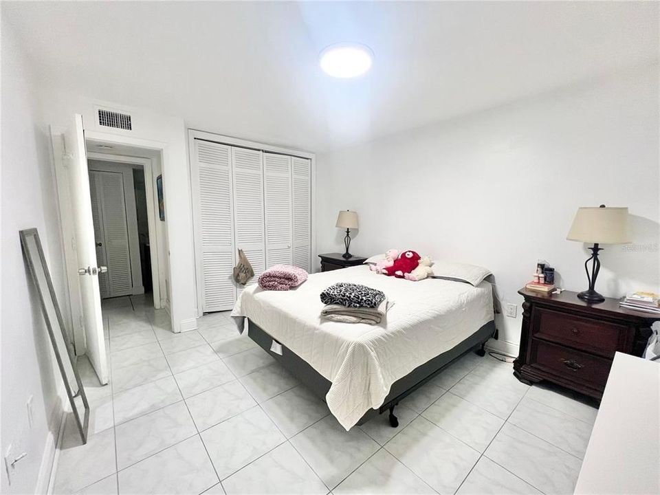 Active With Contract: $103,000 (1 beds, 1 baths, 642 Square Feet)