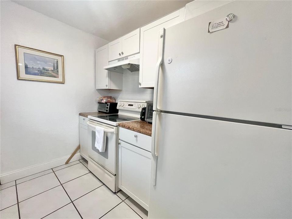 Active With Contract: $103,000 (1 beds, 1 baths, 642 Square Feet)