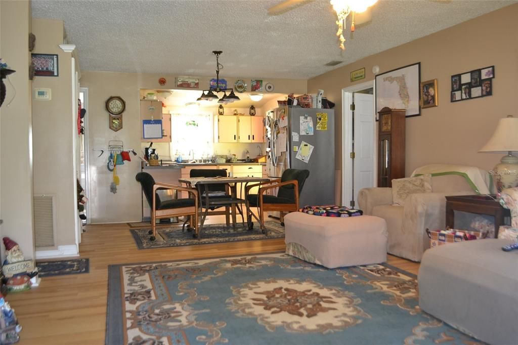 For Sale: $235,000 (3 beds, 1 baths, 1192 Square Feet)