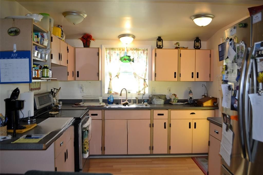 For Sale: $235,000 (3 beds, 1 baths, 1192 Square Feet)