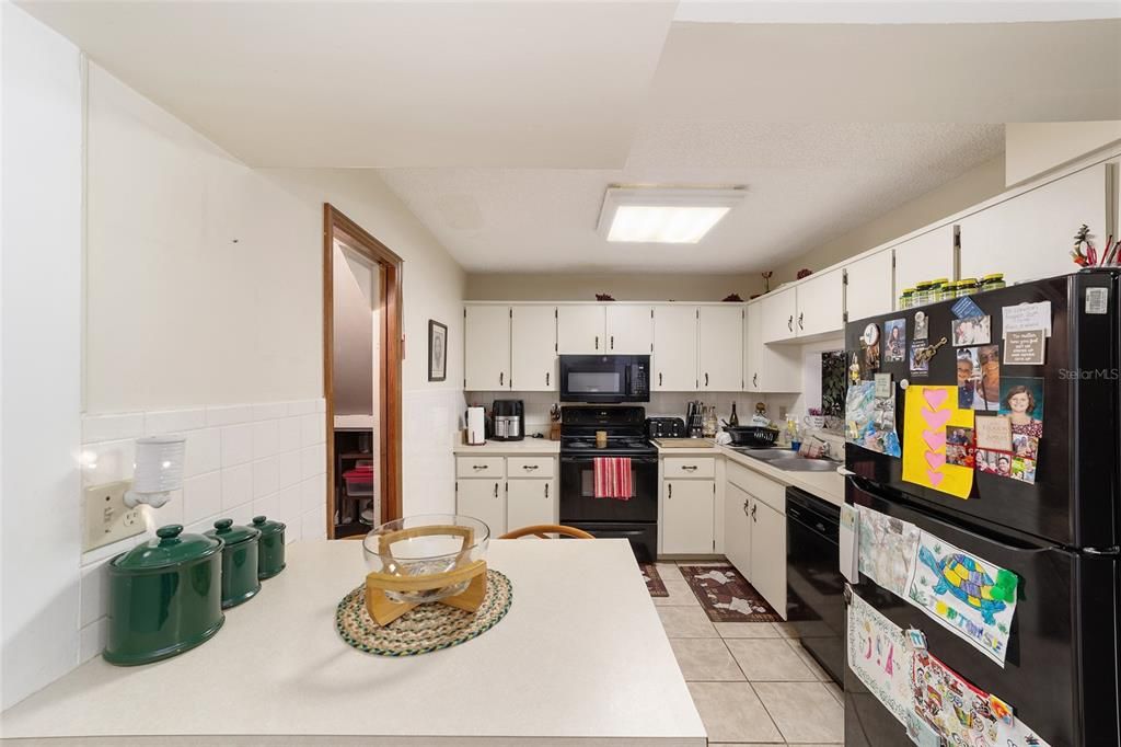 Active With Contract: $169,900 (3 beds, 2 baths, 1199 Square Feet)