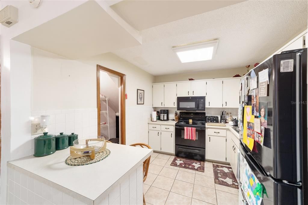 Active With Contract: $169,900 (3 beds, 2 baths, 1199 Square Feet)