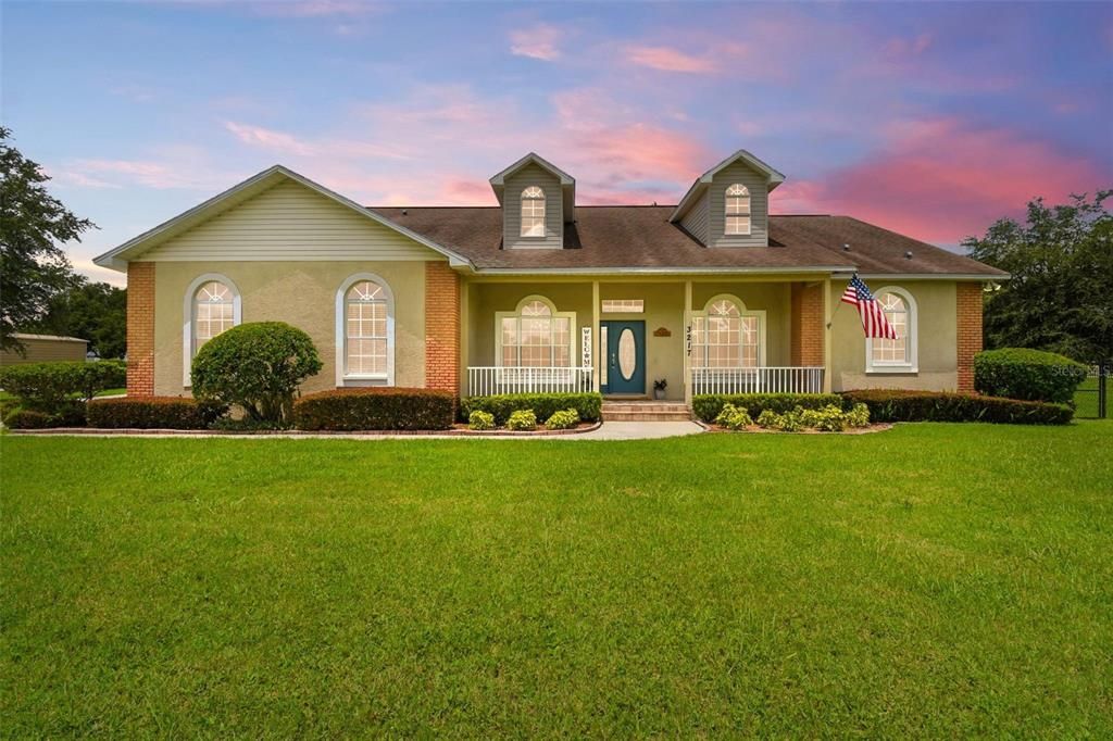 Недавно продано: $745,000 (4 спален, 3 ванн, 2092 Квадратных фут)