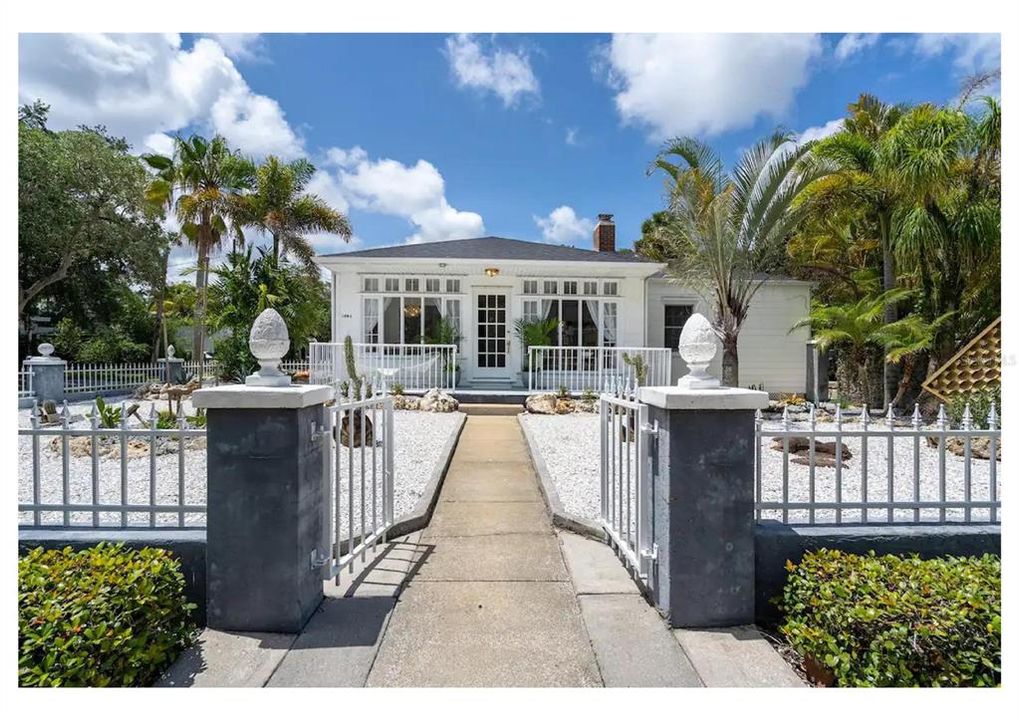 Recently Sold: $1,599,000 (3 beds, 2 baths, 1636 Square Feet)