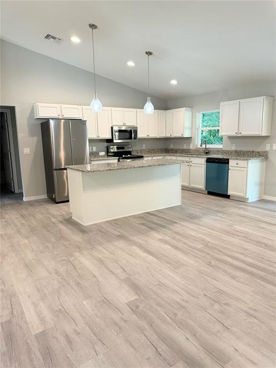 Active With Contract: $274,900 (3 beds, 2 baths, 1532 Square Feet)