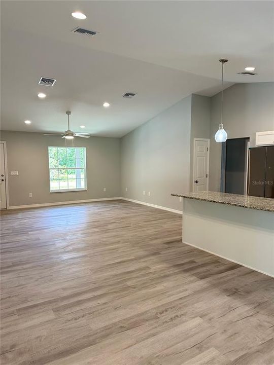 Active With Contract: $274,900 (3 beds, 2 baths, 1532 Square Feet)