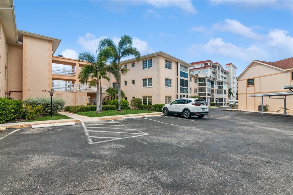 Recently Sold: $325,000 (2 beds, 2 baths, 910 Square Feet)