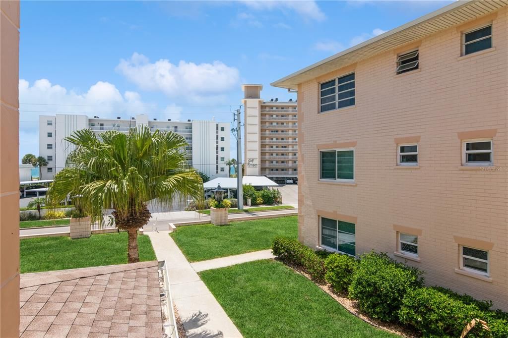 Recently Sold: $325,000 (2 beds, 2 baths, 910 Square Feet)