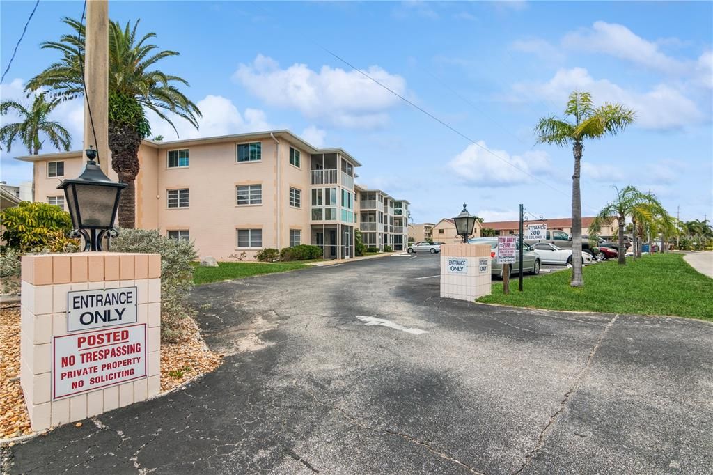 Recently Sold: $325,000 (2 beds, 2 baths, 910 Square Feet)