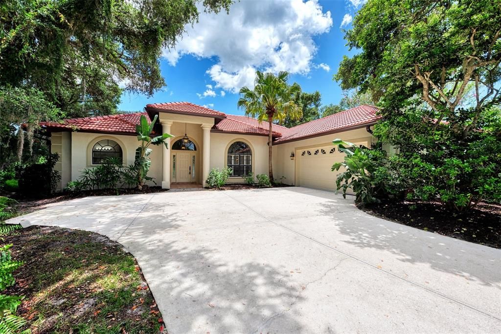 Active With Contract: $699,000 (3 beds, 2 baths, 2671 Square Feet)